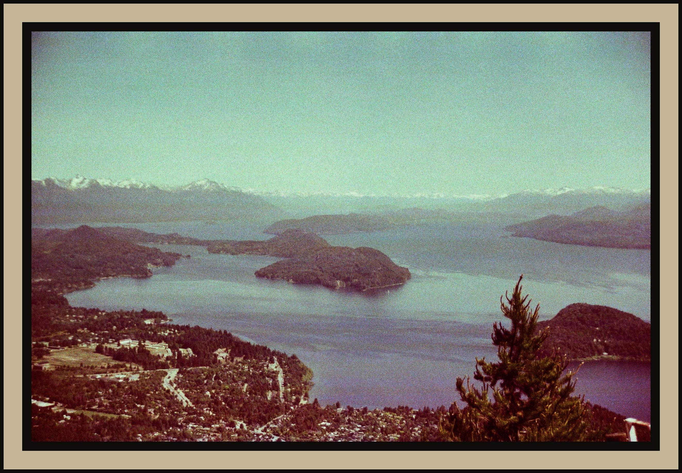 aerial-bariloche-lake-islands-mountain-panorama-colour-film-w2b - tirage encadre