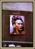 frida-kahlo-painted-portrait-dark-wooden-planks-film-w2b - tirage encadre