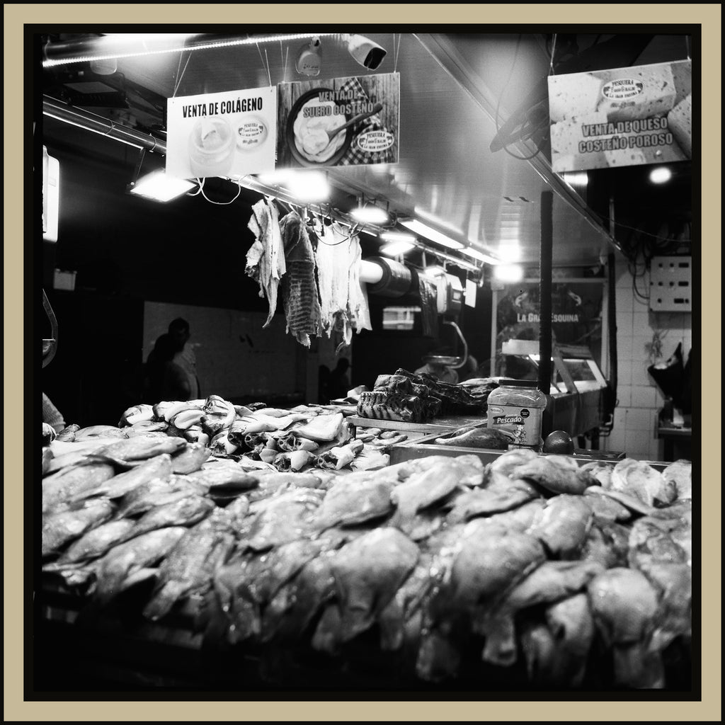 Repos parmi les sacs - tirage encadre