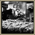 Repos parmi les sacs - tirage encadre
