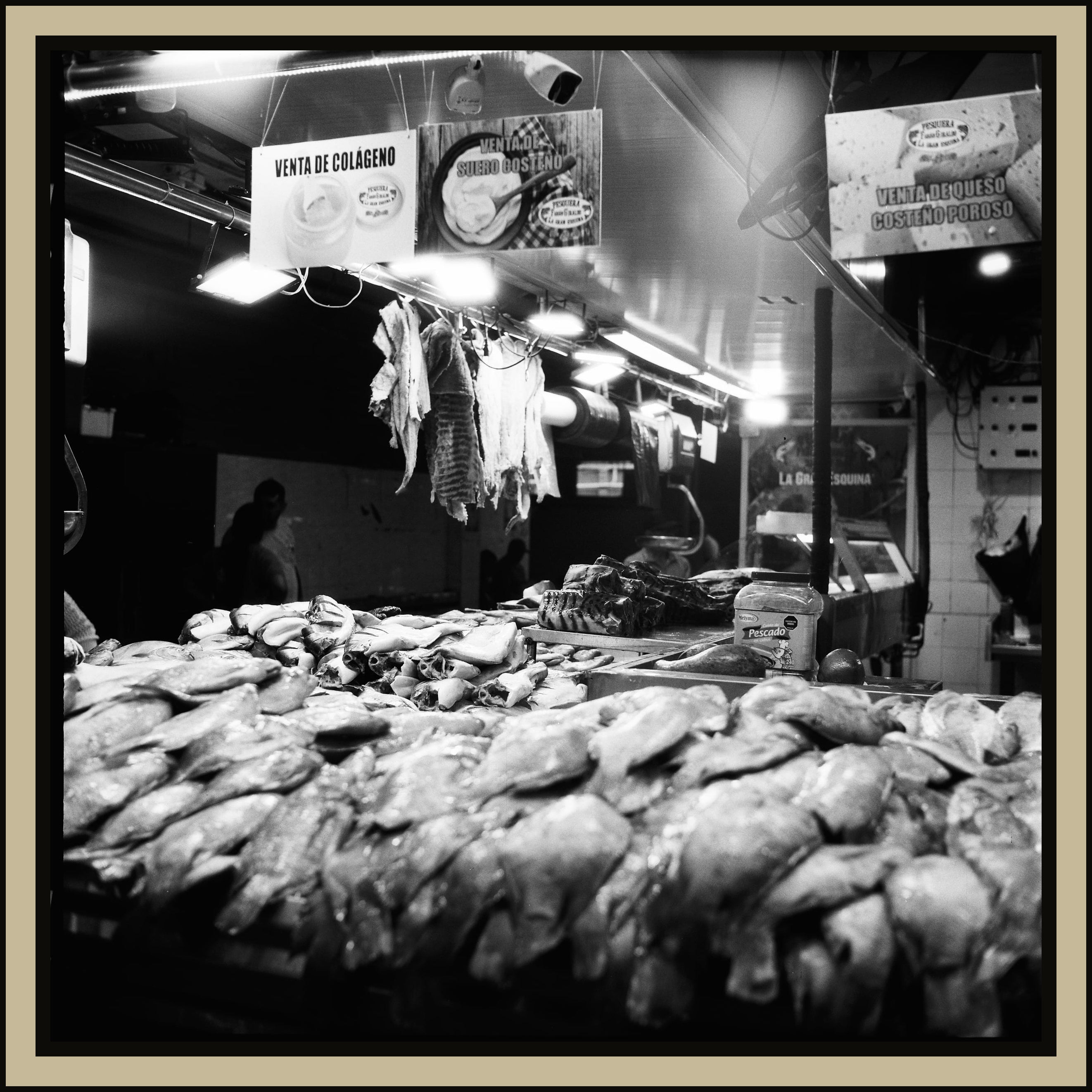 Repos parmi les sacs - tirage encadre
