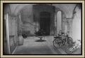 stone-arch-corridor-bicycles-night-black-white-film-w2b - tirage encadre
